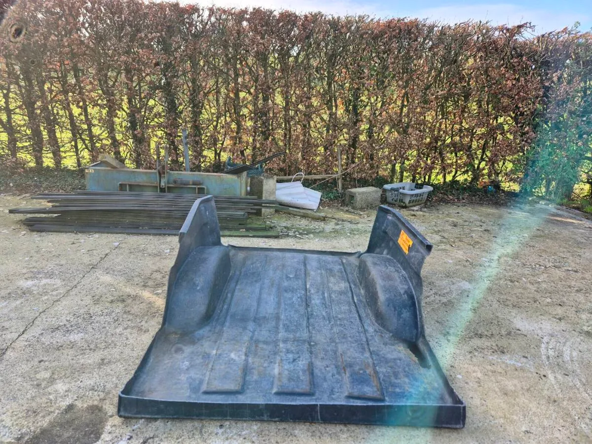 Toyota Landcruiser liner - Image 2