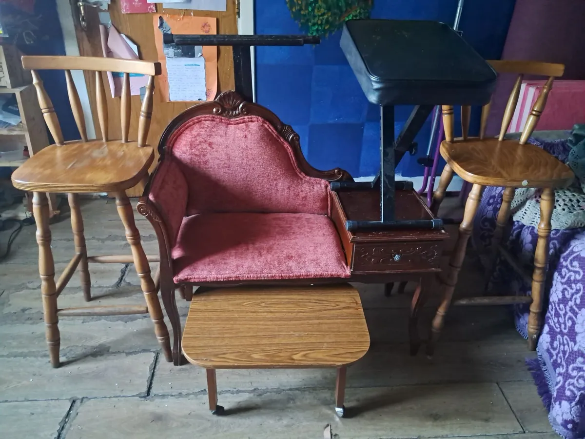 Keyboard stand &chair 2 bar stools,1 mahogy two se