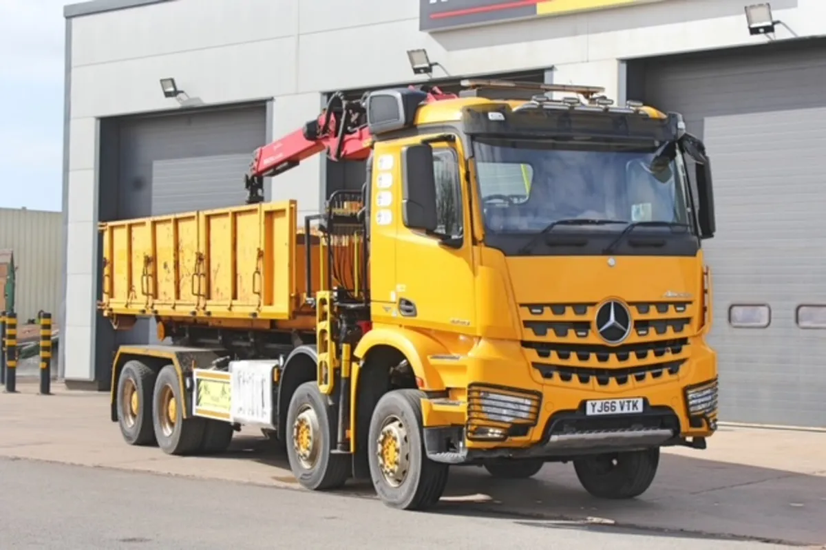 2016 MERCEDES AROCS 3240 8X4 HOOKLOADER WITH CRANE - Image 1