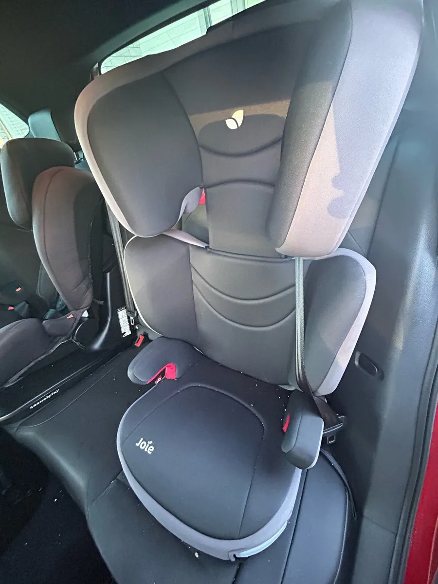 Isofix car seat + booster - Image 1