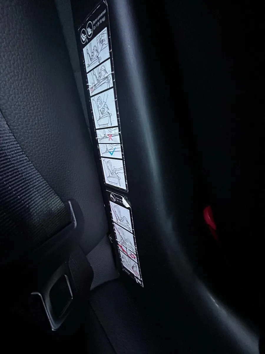 Isofix car seat + booster - Image 3