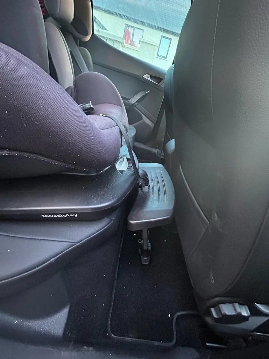 Isofix car seat + booster - Image 4