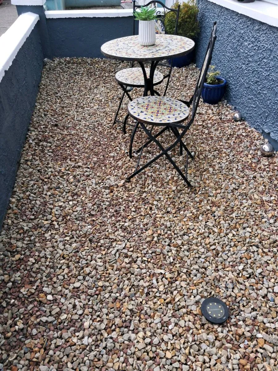 Garden table and chairs - Image 2