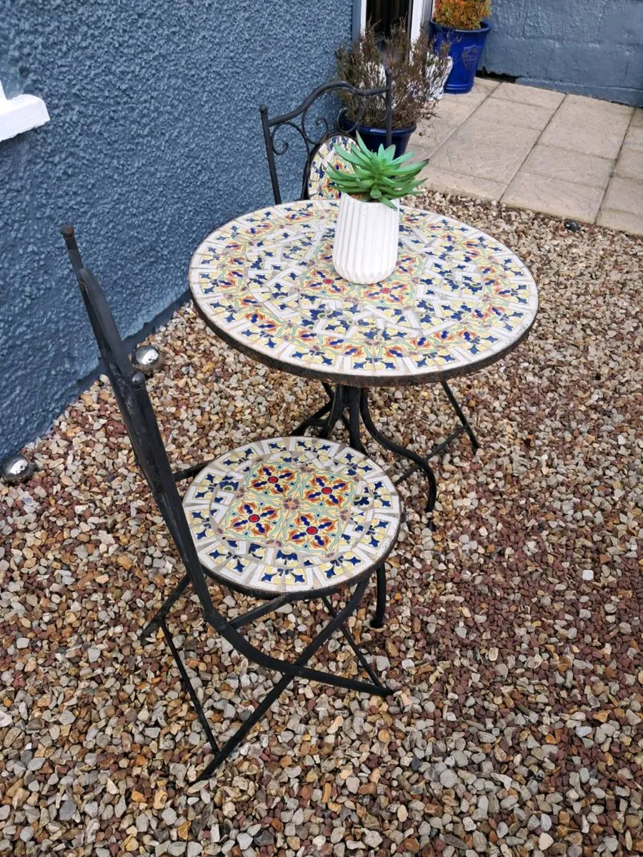 Garden table and chairs - Image 3