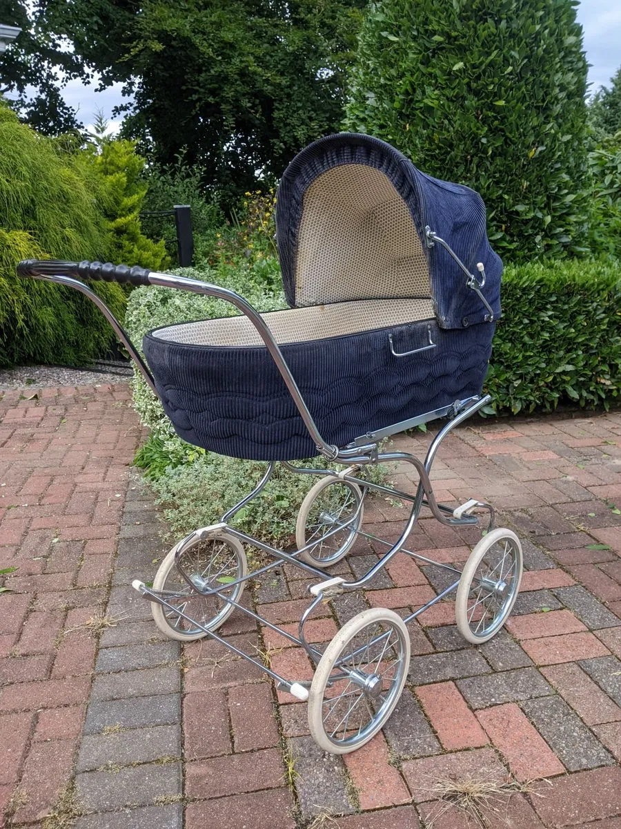 Vintage pram - Image 1