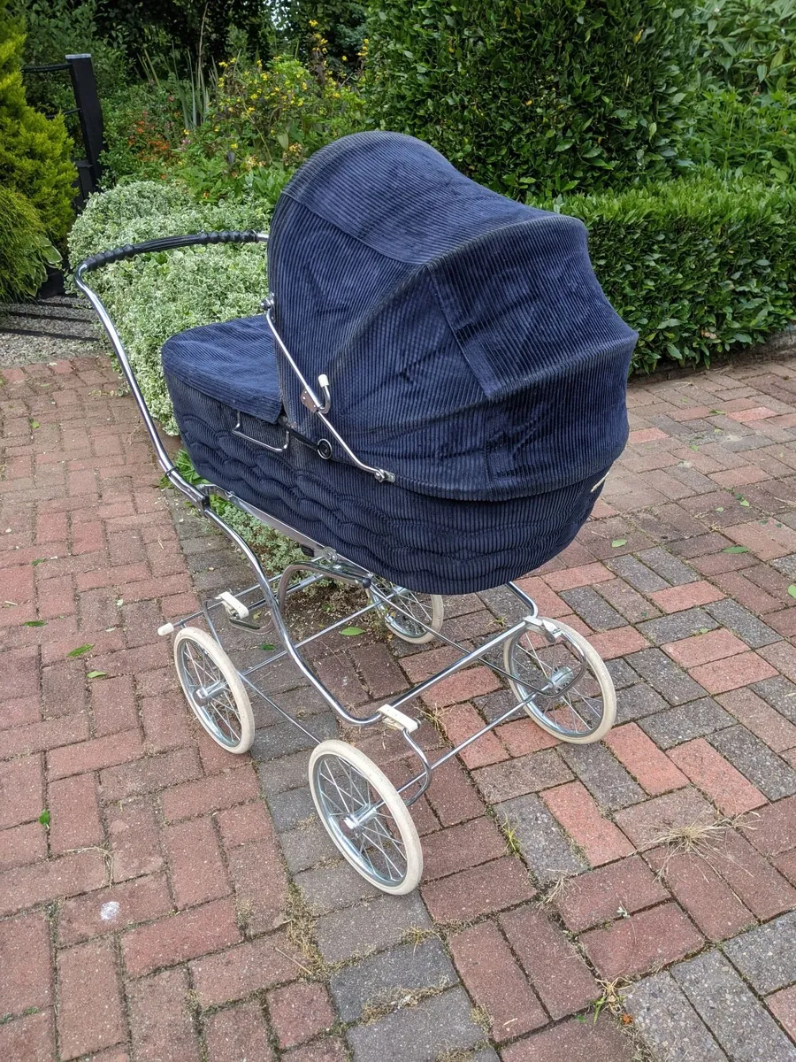 Vintage pram - Image 2