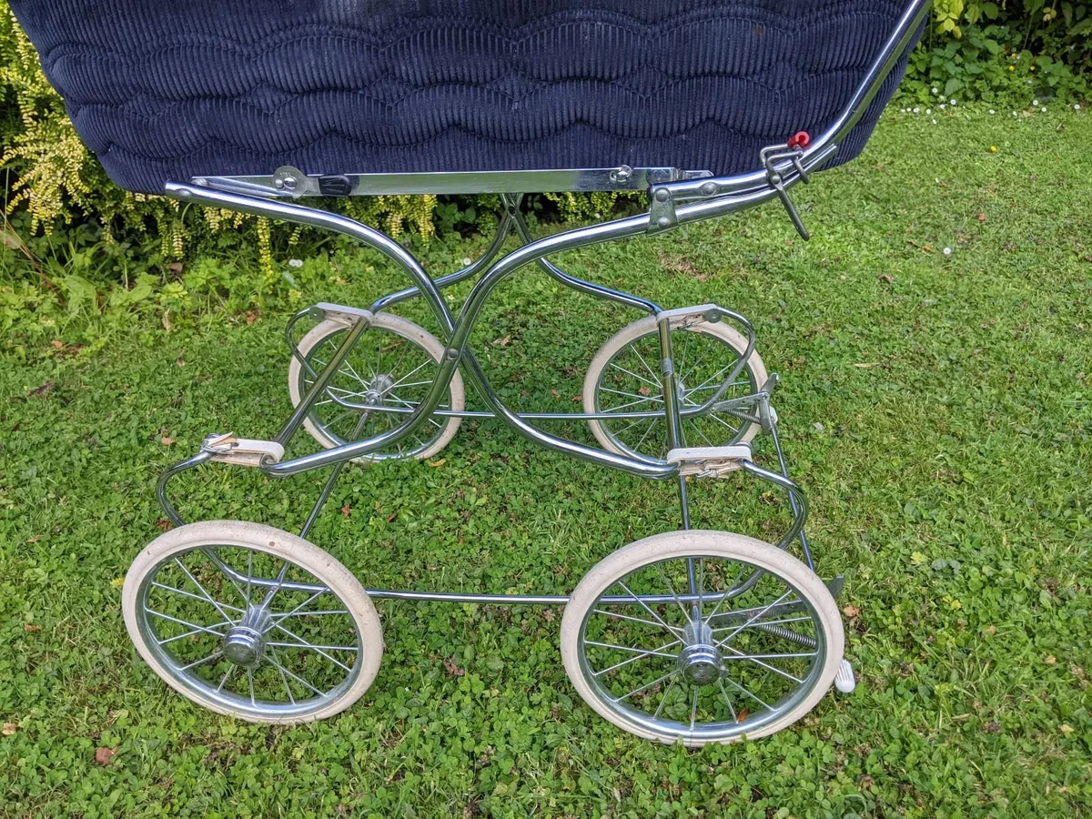 Vintage pram - Image 3