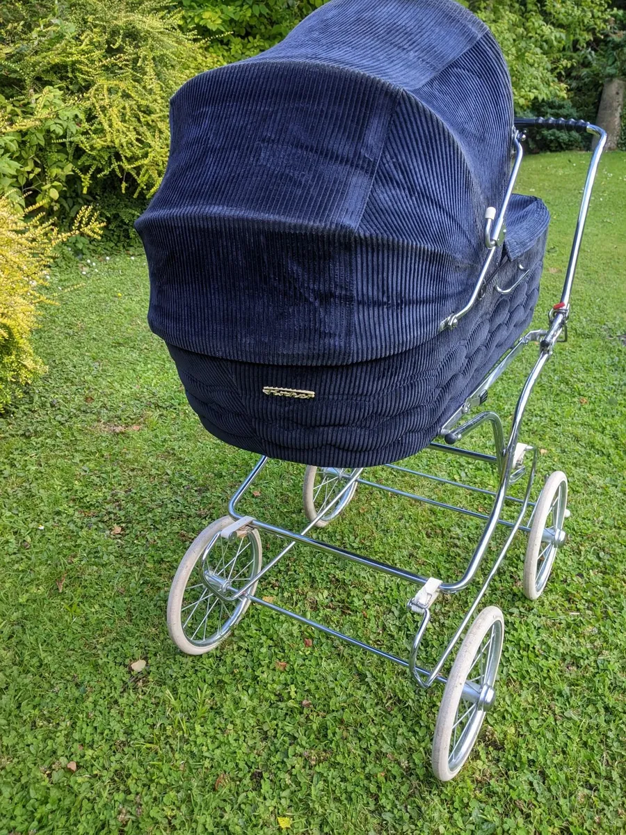 Vintage pram - Image 4