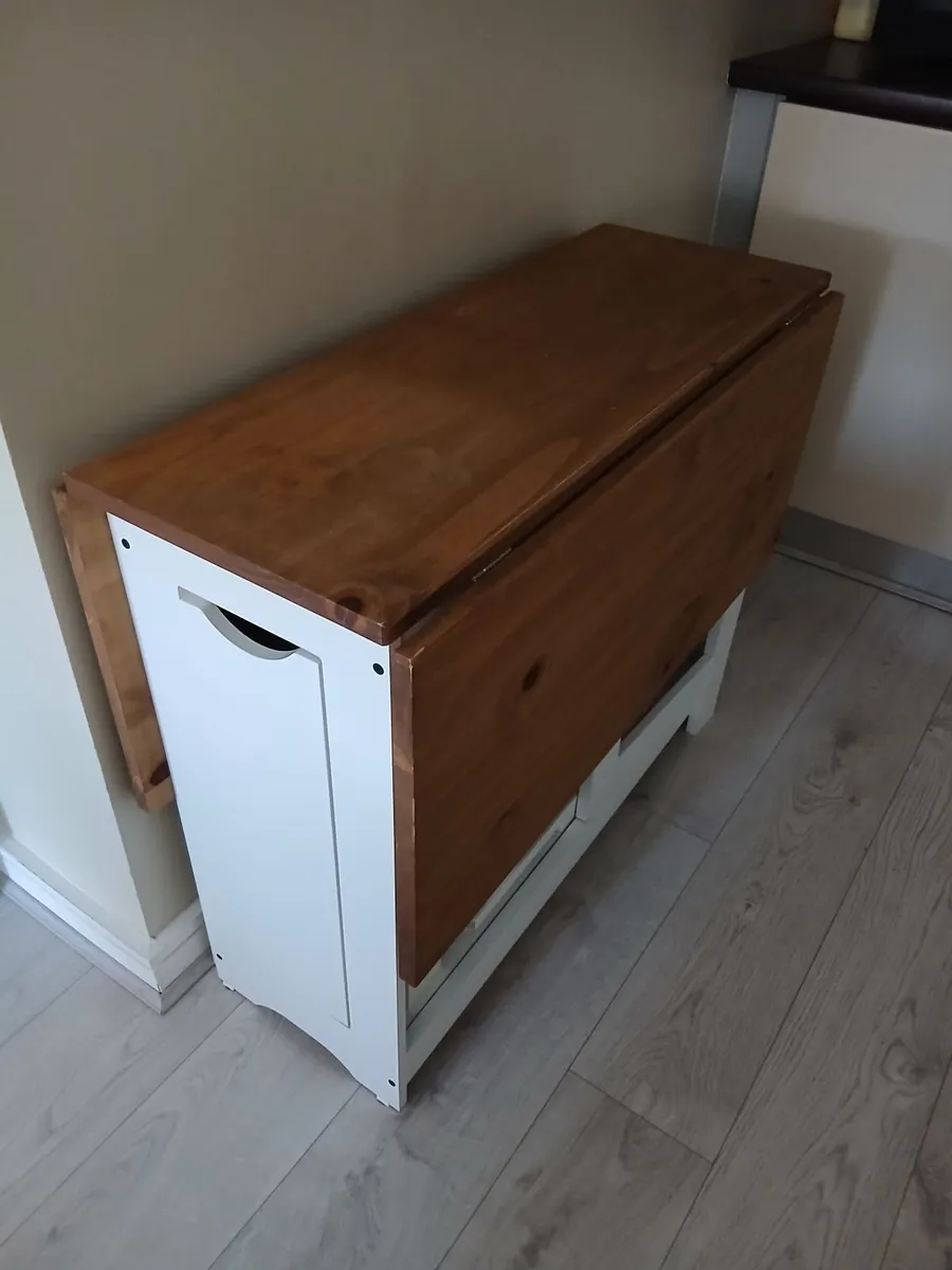 Foldable dining table and 4 chairs - Image 1