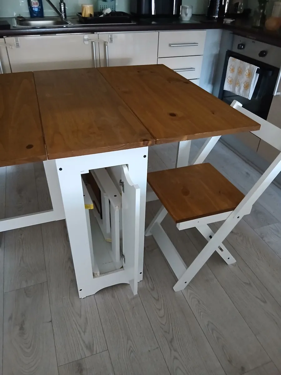 Foldable dining table and 4 chairs - Image 2