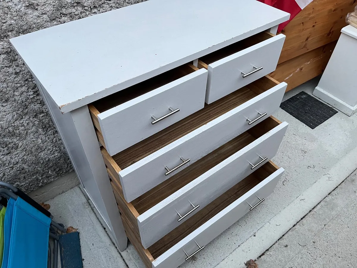 Chest of drawers - Image 1