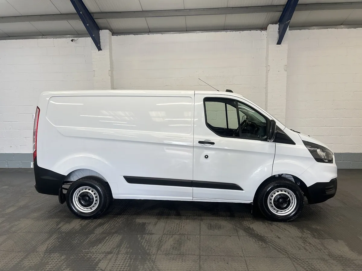 2023 Ford Transit Custom Panel Van - Image 4