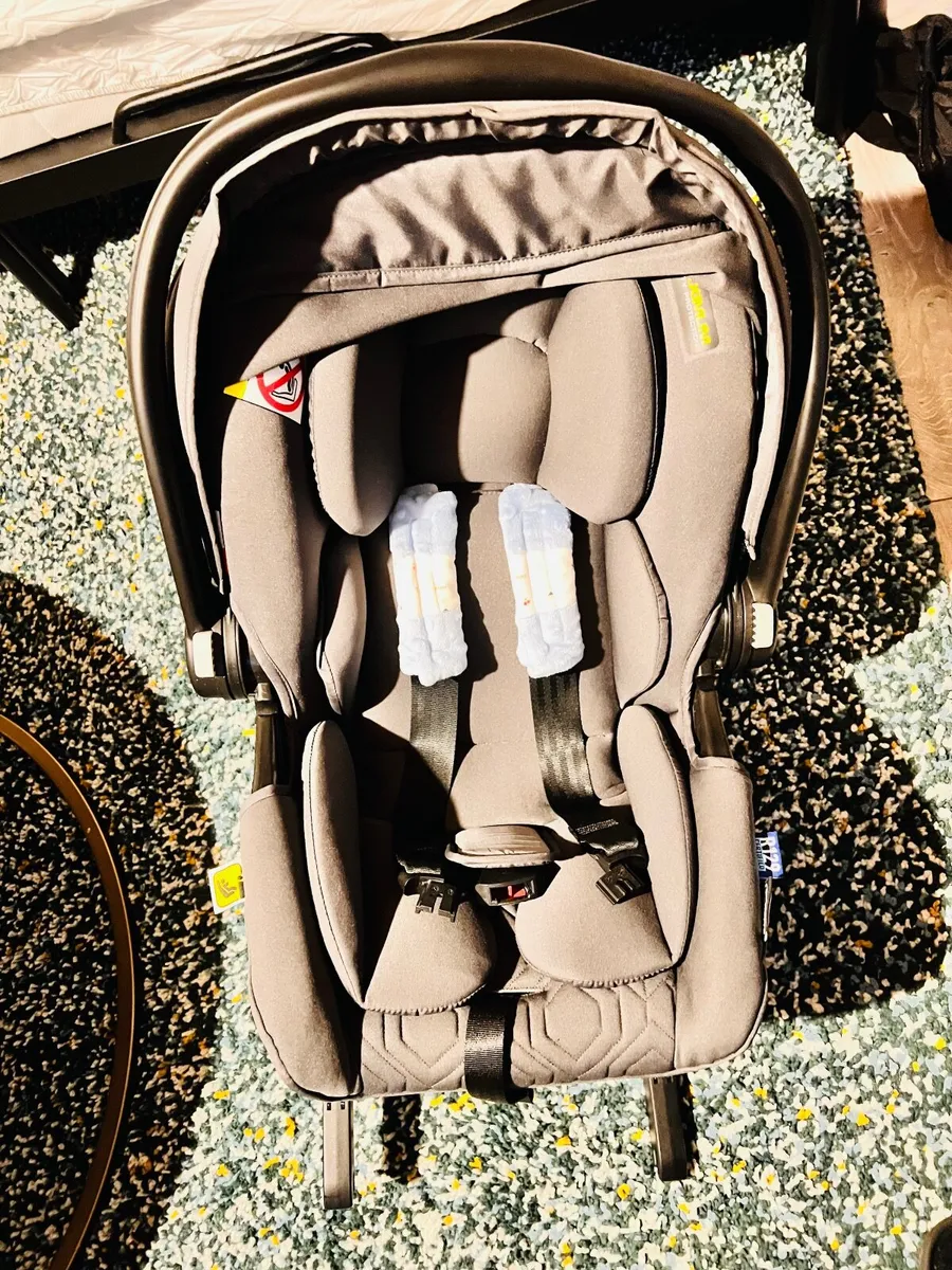 Car seat with isofix - Image 1