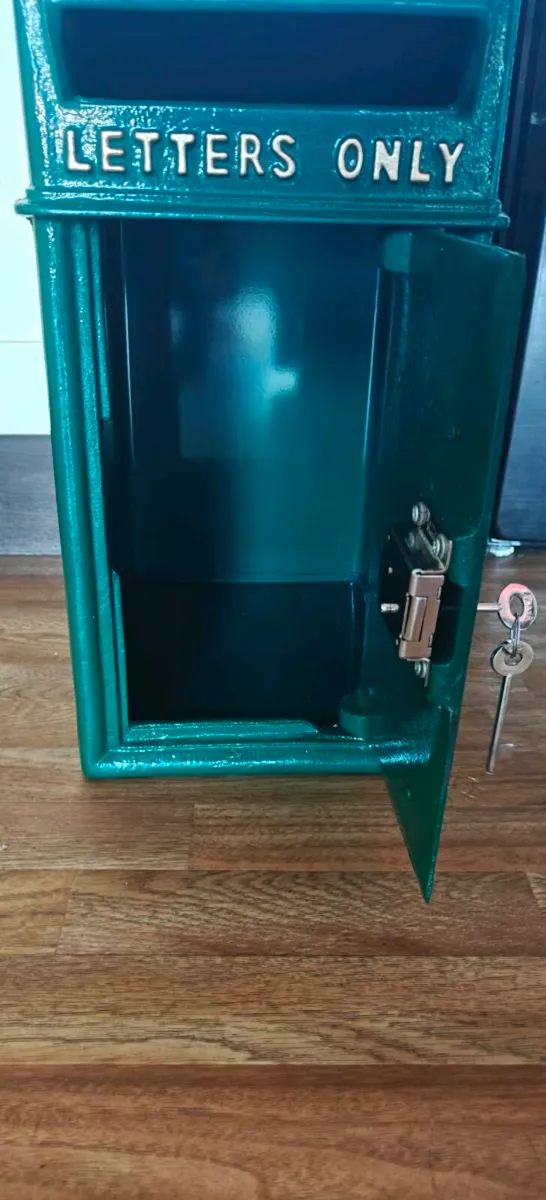 Traditional Irish post box - Image 3