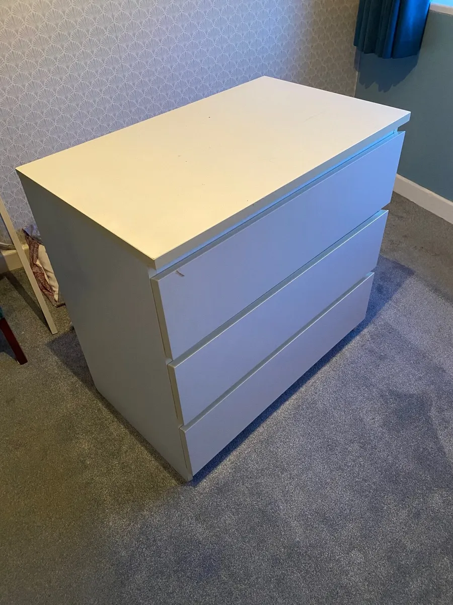 Chest of drawers - Image 1