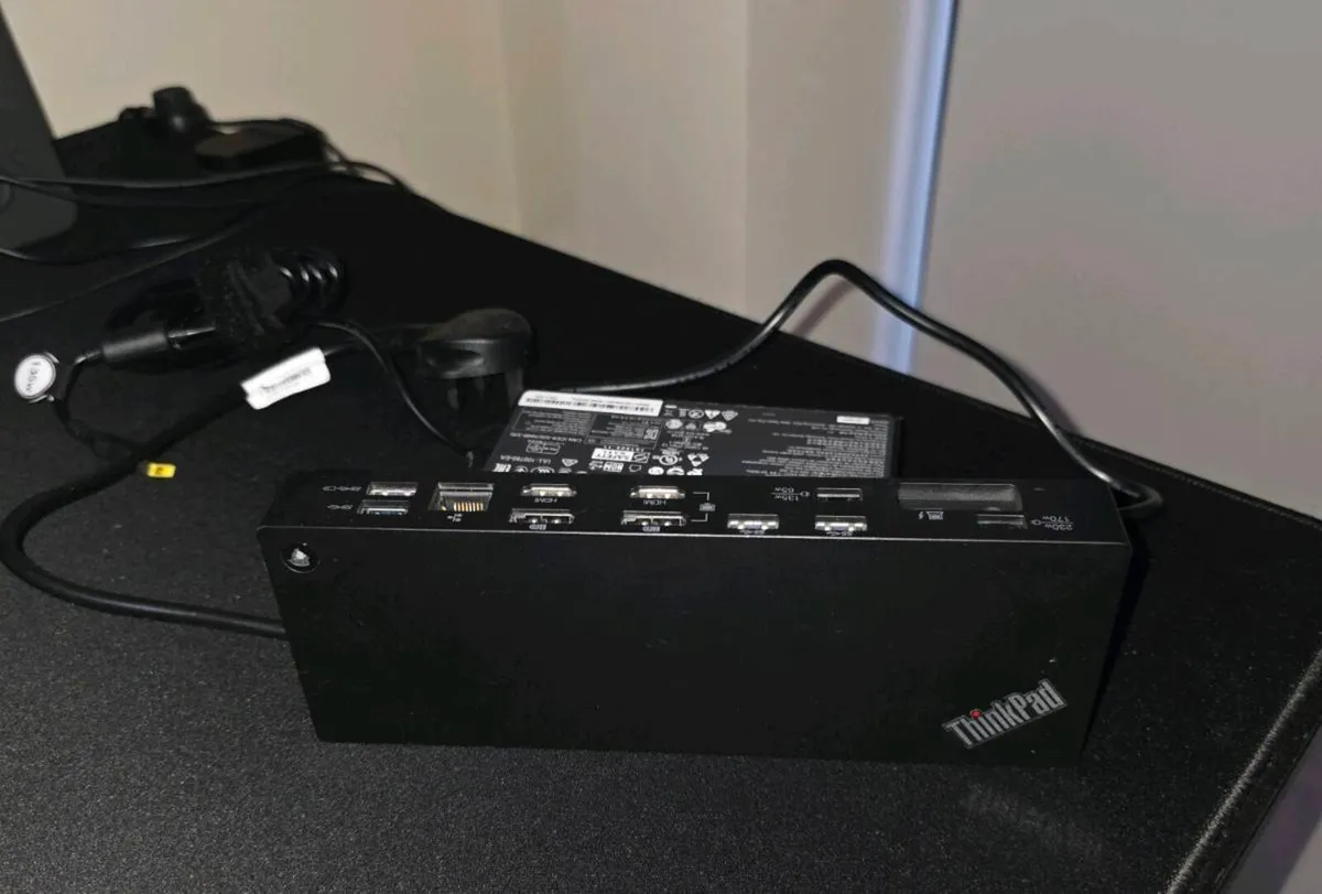 Lenovo ThinkPad docking station - Image 2