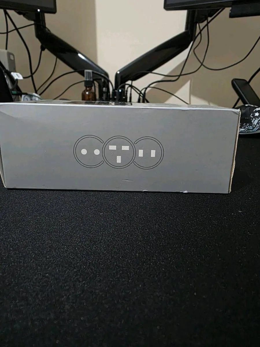 Travel adapter - Image 2