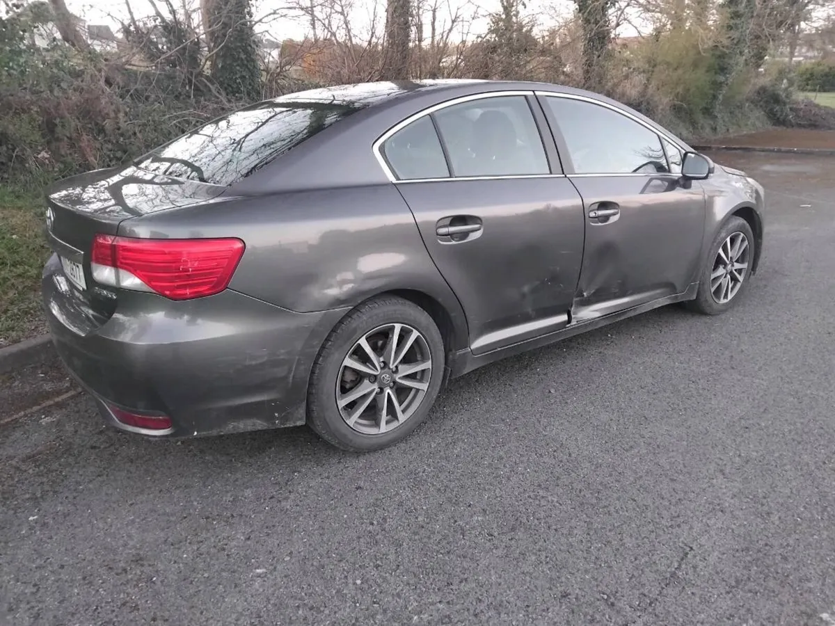 2012 Toyota Avensis - Image 2