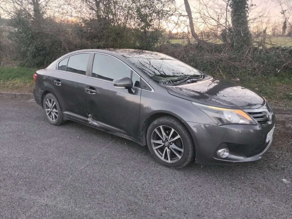 2012 Toyota Avensis - Image 1