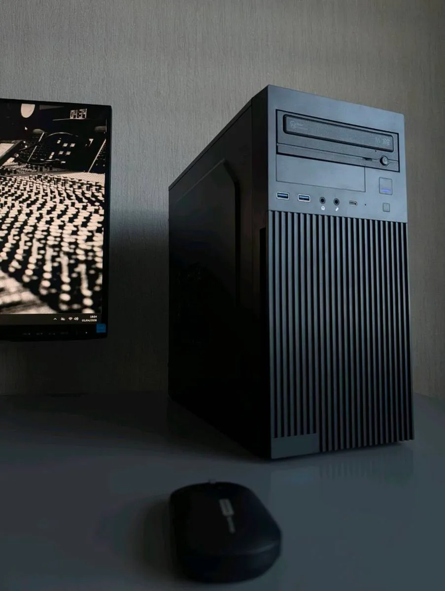 AMD Ryzen Creative Workstation – Modern Retro PC - Image 2