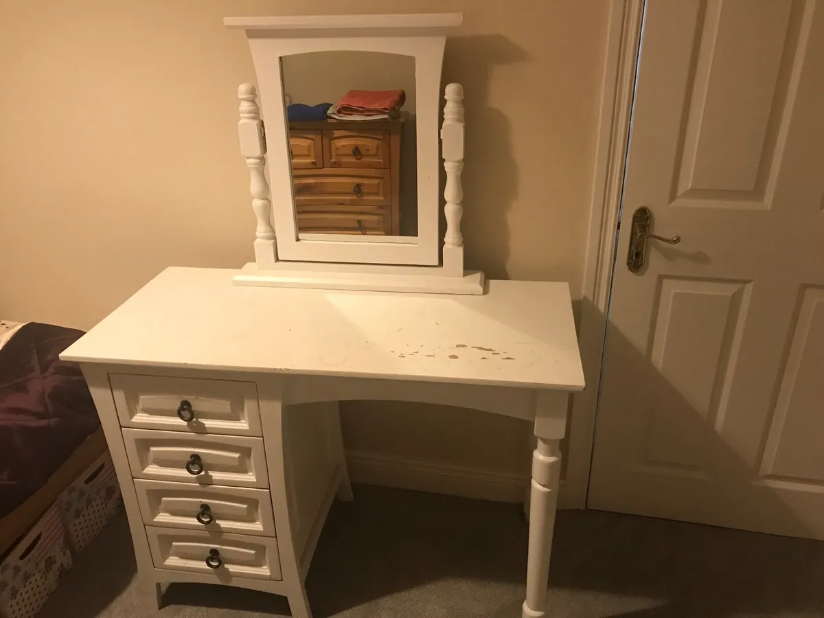 Dressing table - Image 1