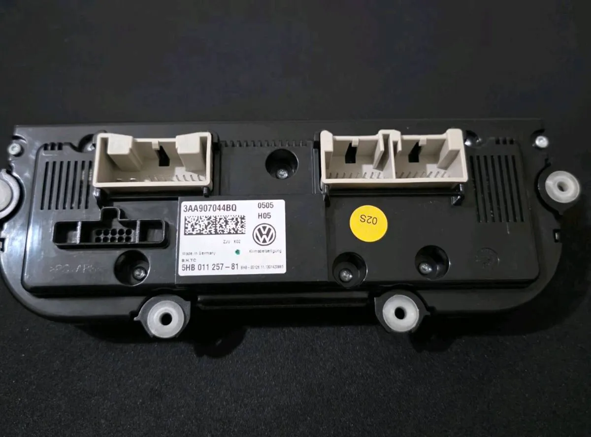 Volkswagen Passat AC control switch - Image 2