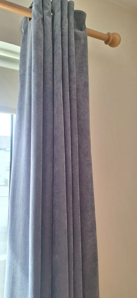 Curtains - Image 2