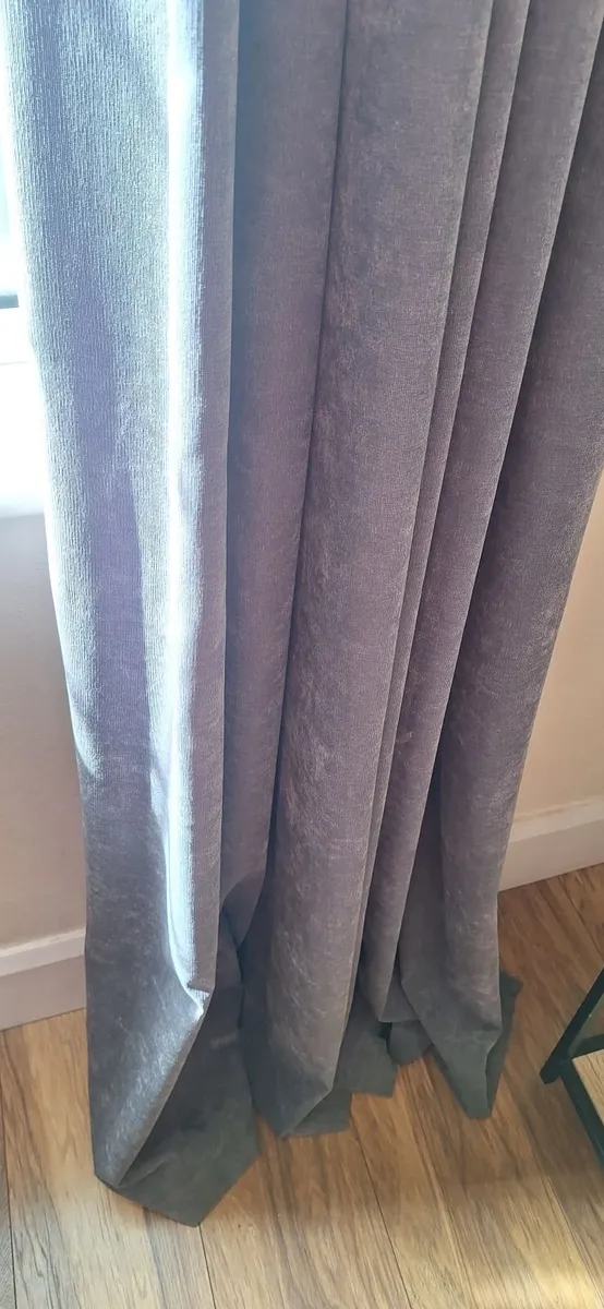 Curtains - Image 3
