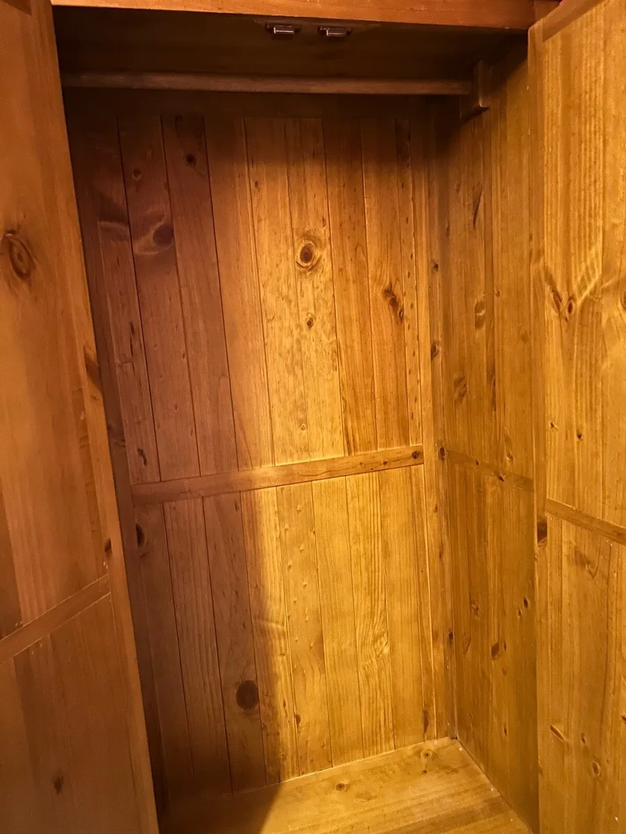 Second hand Wardrobe - Image 3