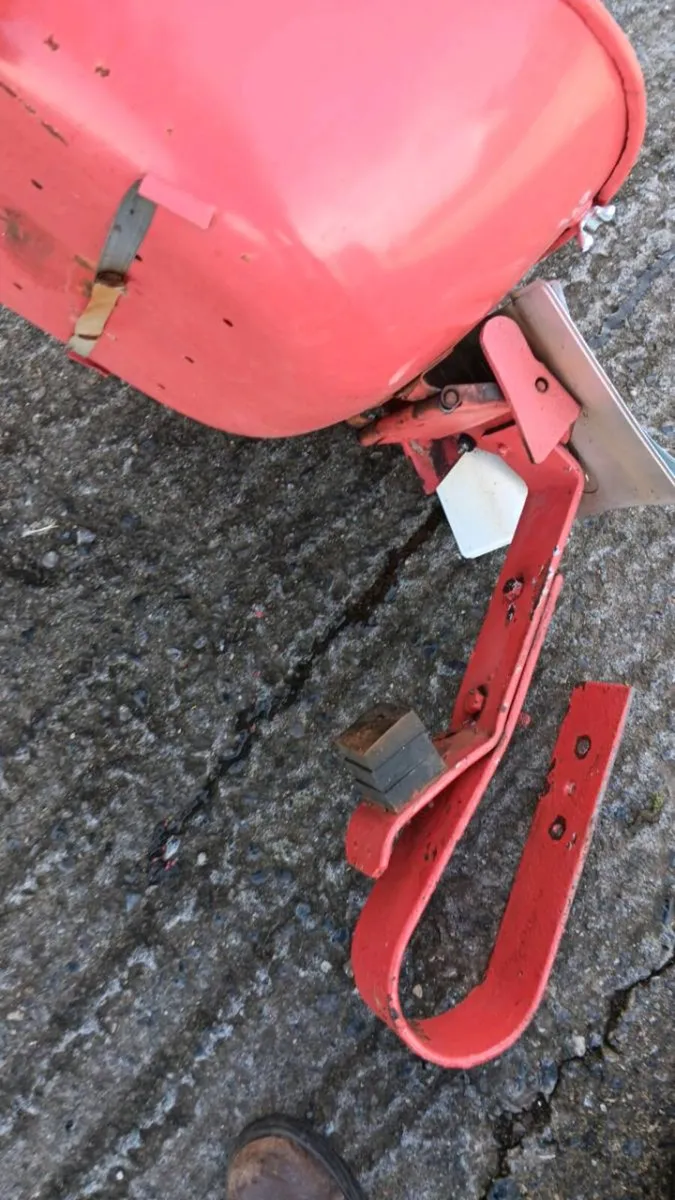 Massey ferguson seat - Image 2