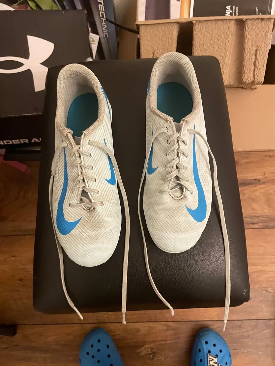 Football boots - Image 2