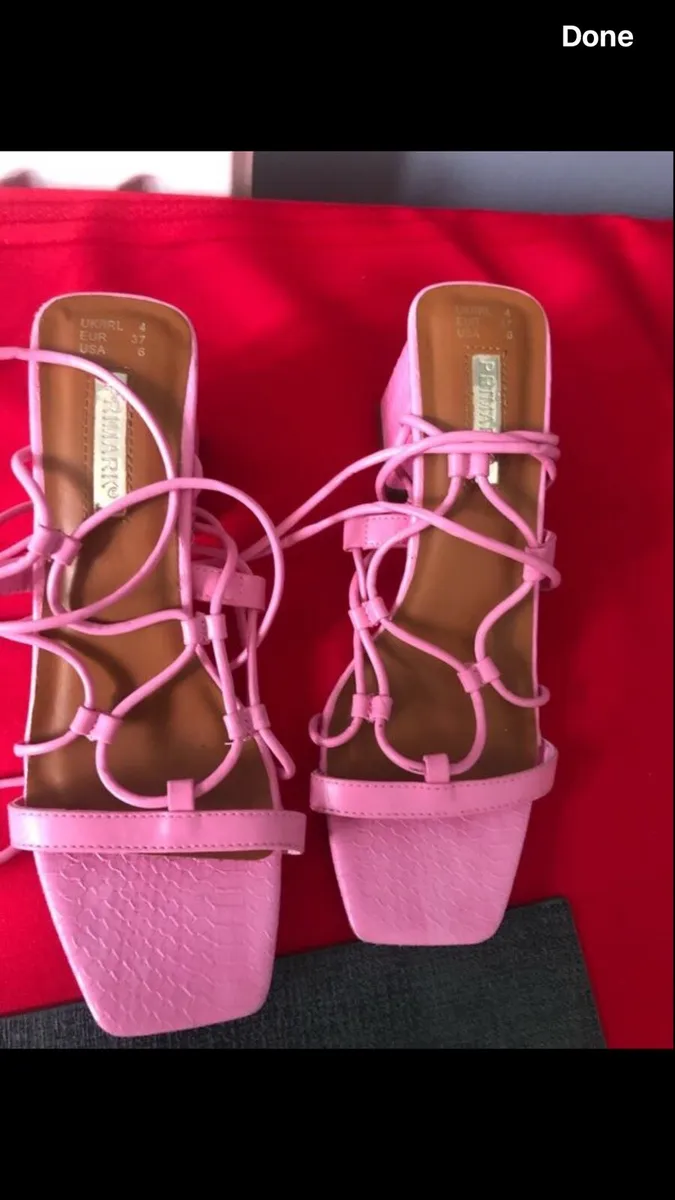 Ladies stunning - Image 1