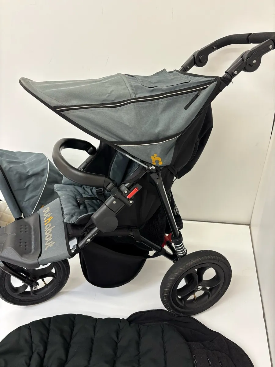 Out 'n' about Nipper V4 travel system - Image 2