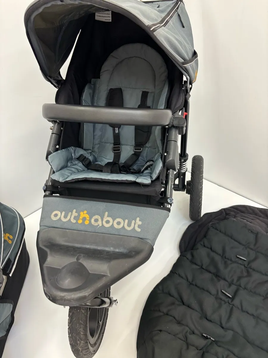 Out 'n' about Nipper V4 travel system - Image 3