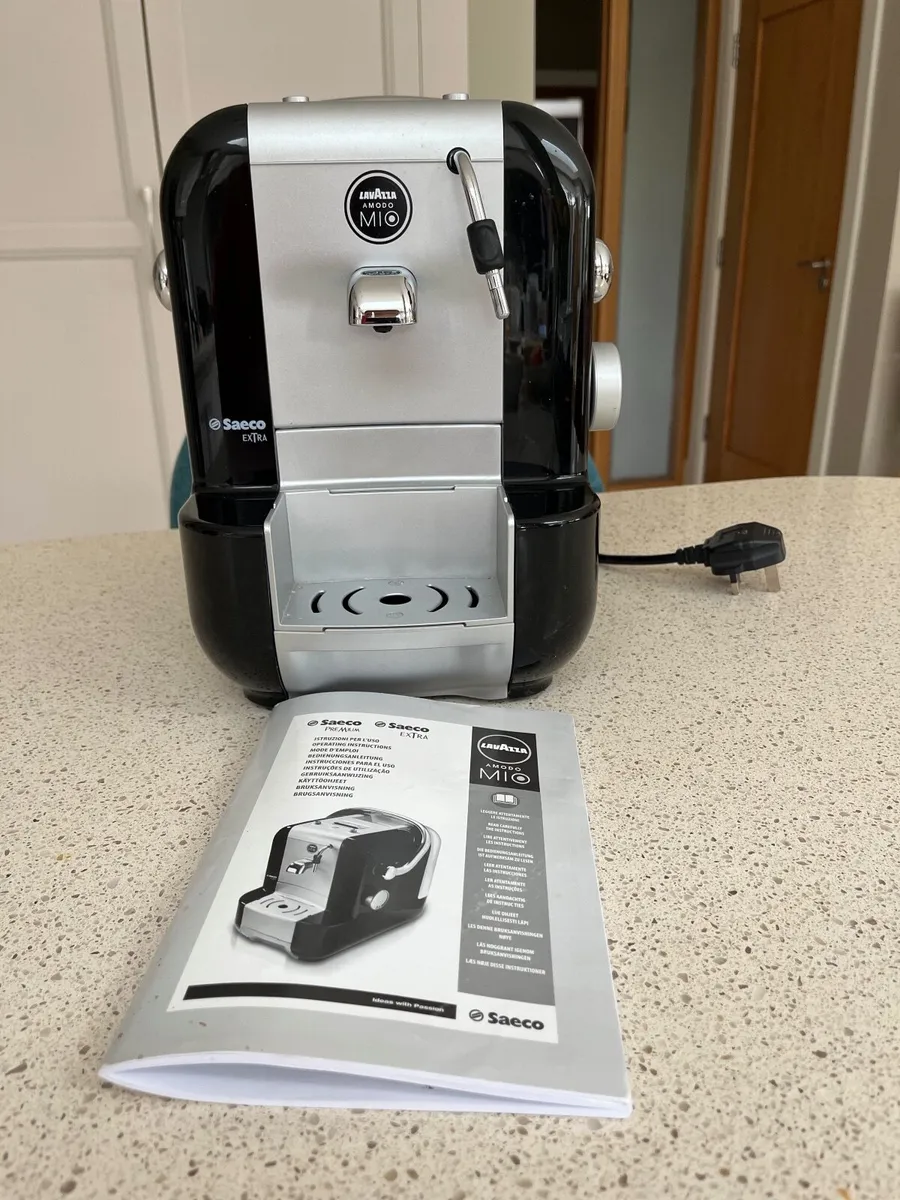 Coffee machine with milk steam frother function