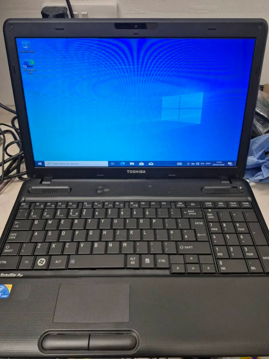 Toshiba Laptop, i3, 8gb, 128 ssd, win 10 - Image 1