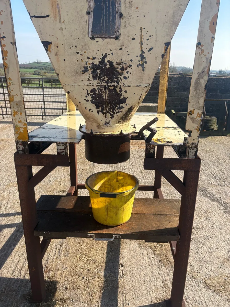 Cattle meal bins - Image 3