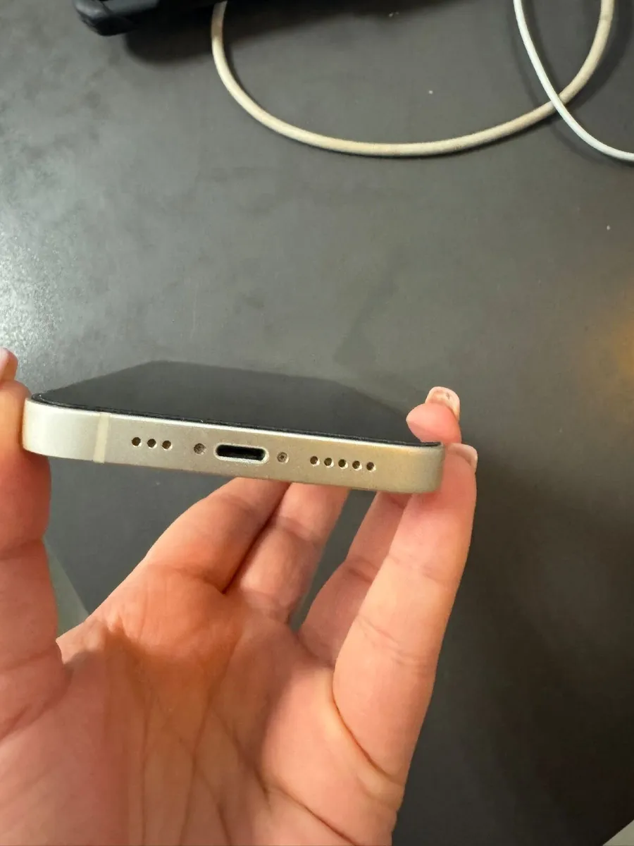 iPhone 14 - Image 2