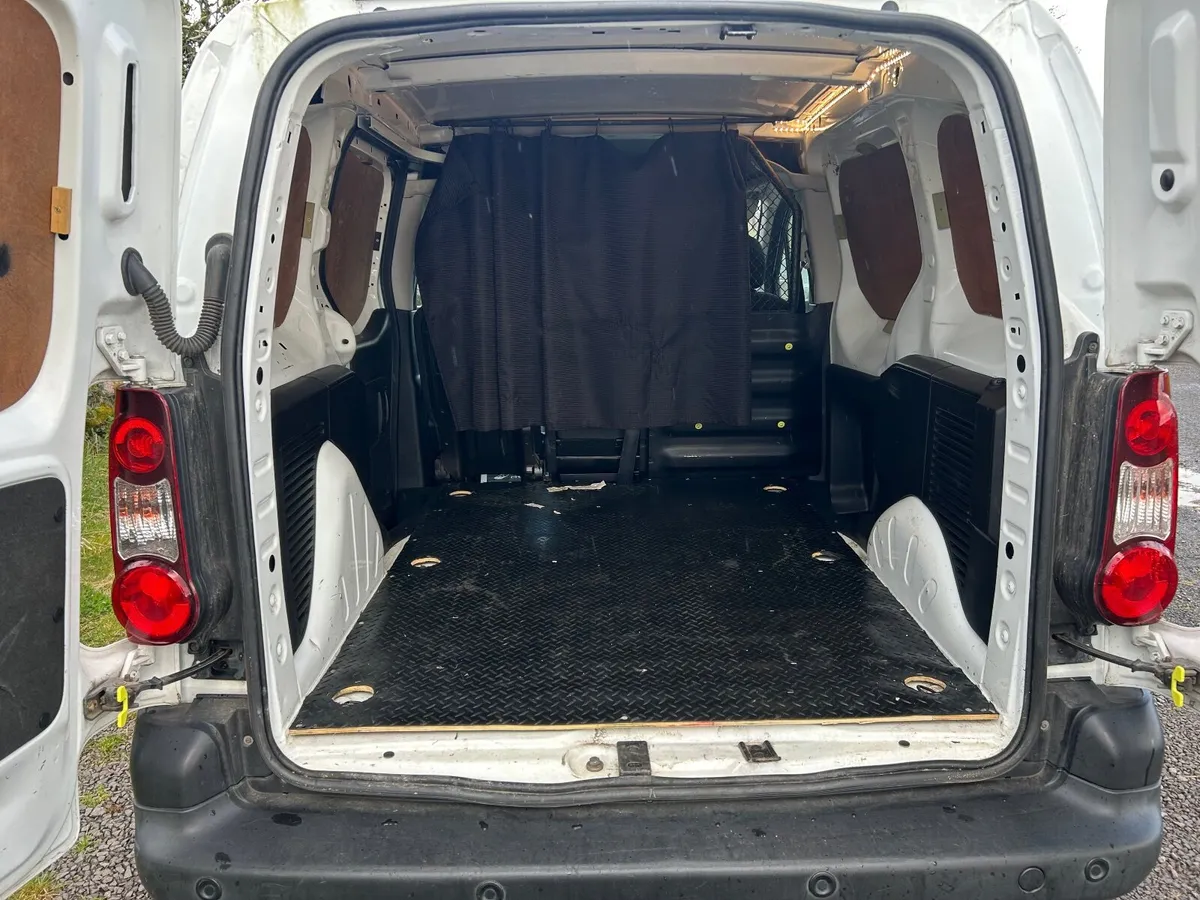 2018 Peugeot partner Hdi professional. 92k, 3 seat - Image 2