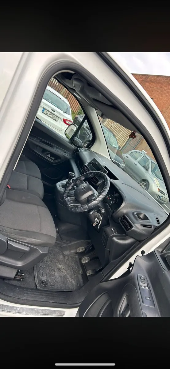 2022 citroen berlingo - Image 2