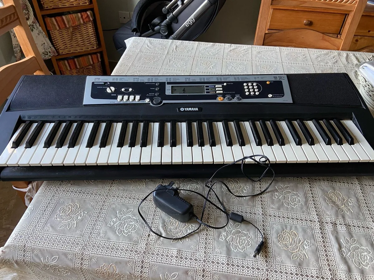 Yamaha. Keyboard. YPT. 210 - Image 1