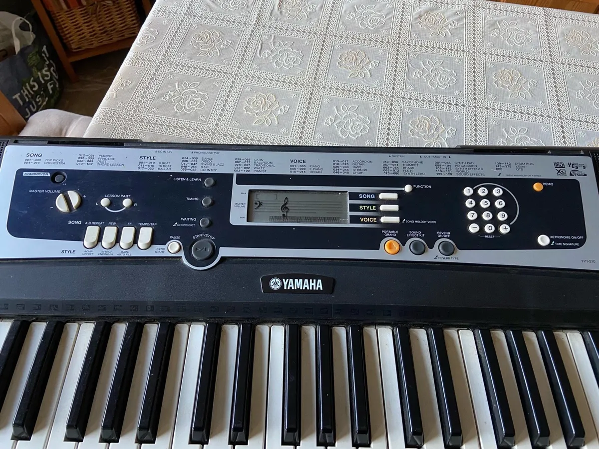 Yamaha. Keyboard. YPT. 210 - Image 2