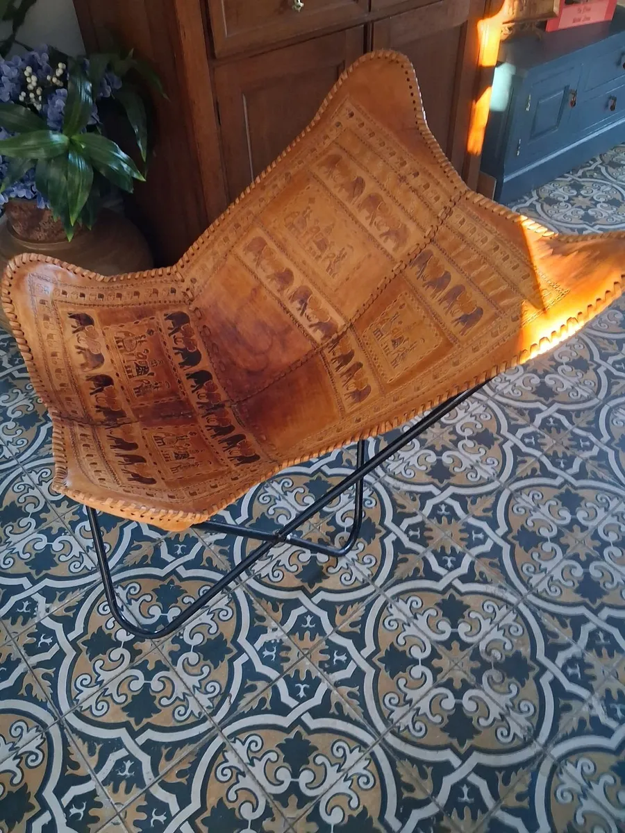 Butterfly chair and cushions - Image 2