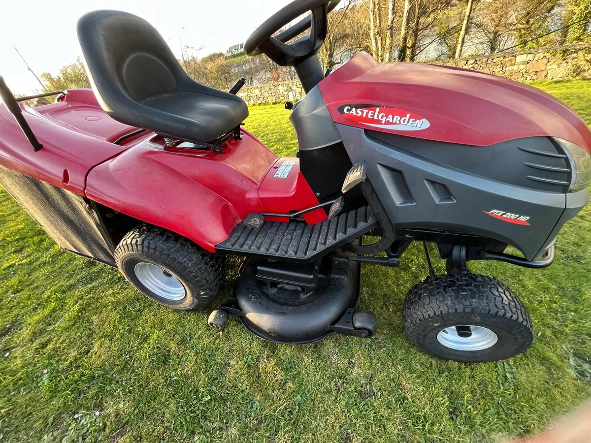 Castlegarden 22HP 2021 year ride on lawnmower - Image 2