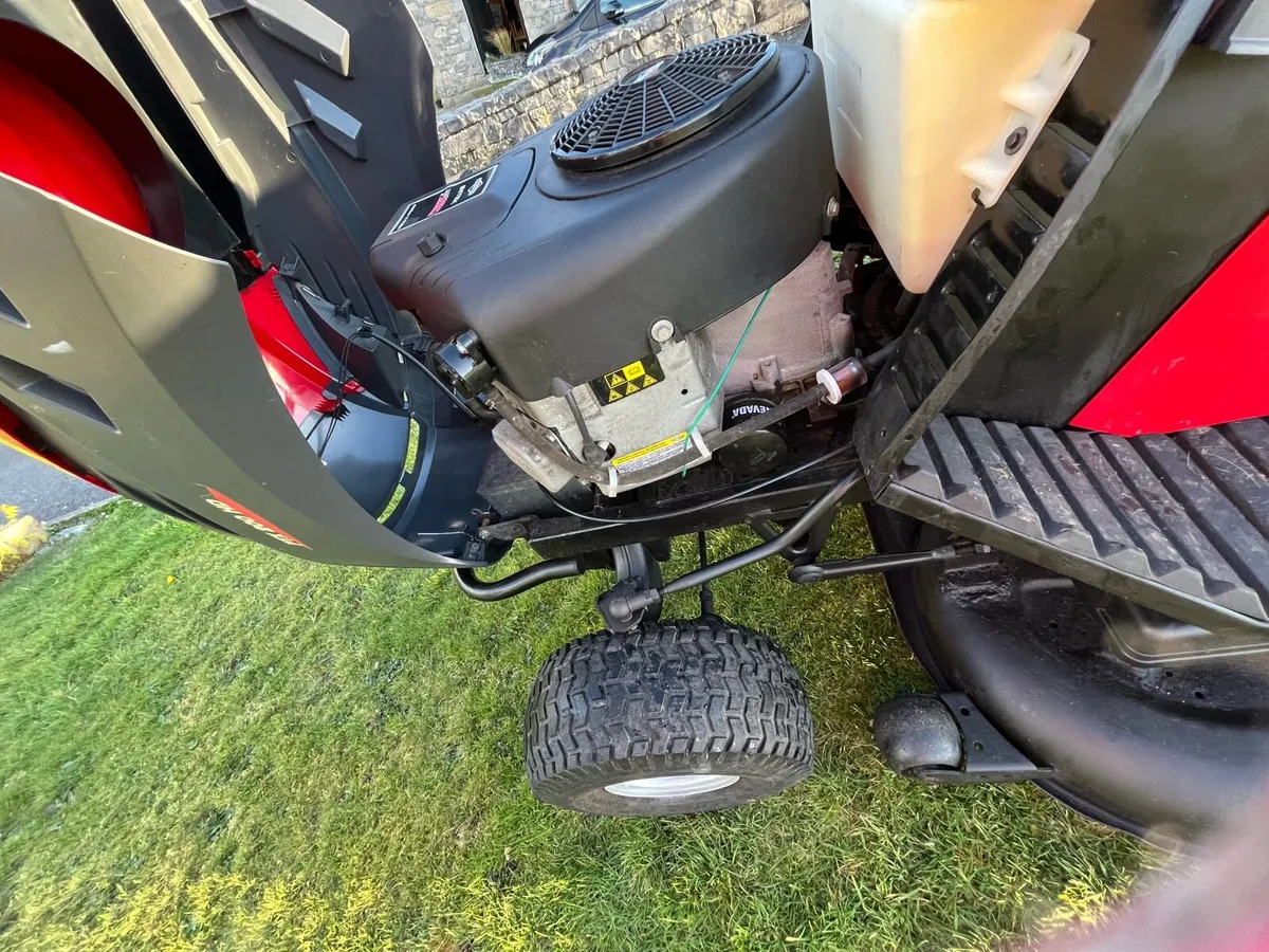 Castlegarden 22HP 2021 year ride on lawnmower - Image 3