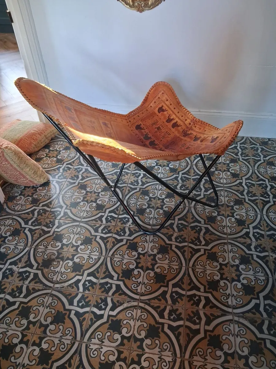 Butterfly chair and cushions - Image 3