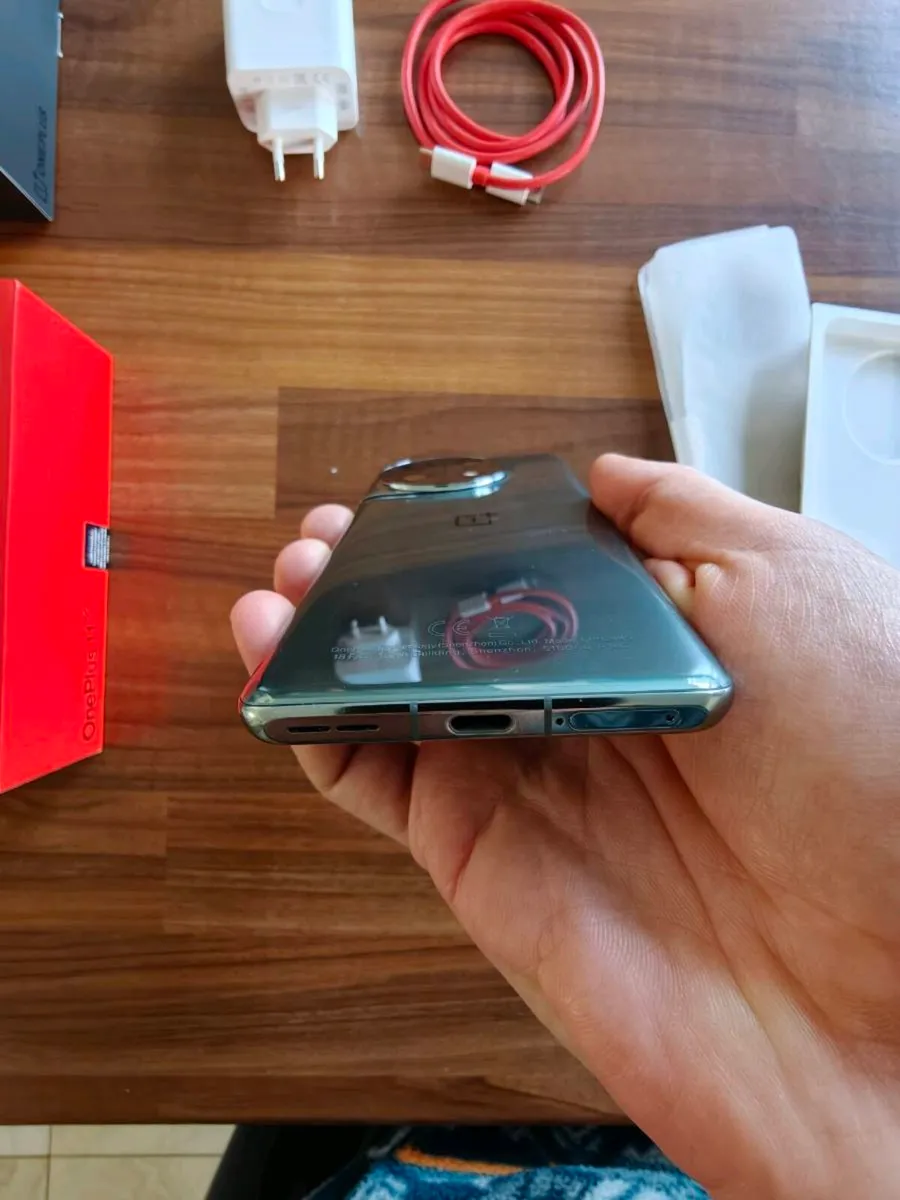 OnePlus 11 5G in immaculate condition - Image 4