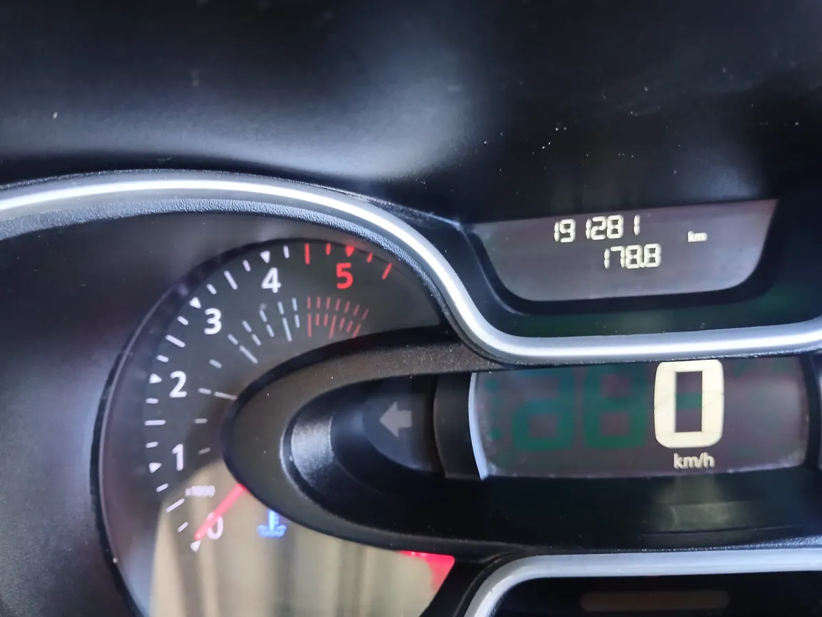 Renault Trafic 2litre  lwb 2020 1 owner - Image 4