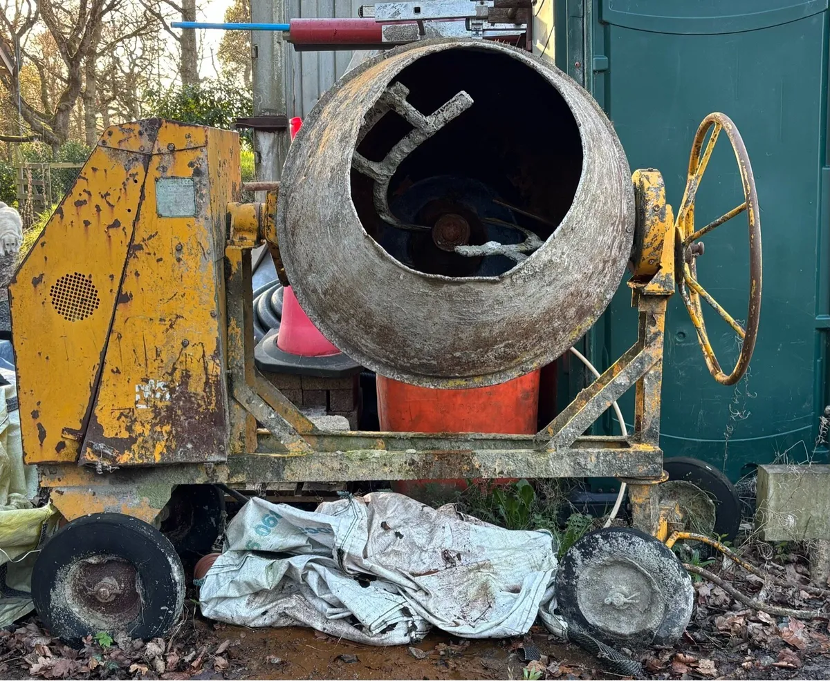 Cement mixer - Image 1
