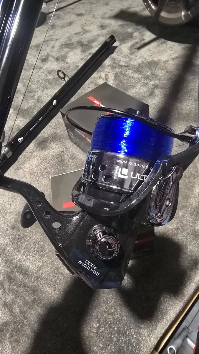 2 x Brand New - 7000 Fishing Reels - Image 1